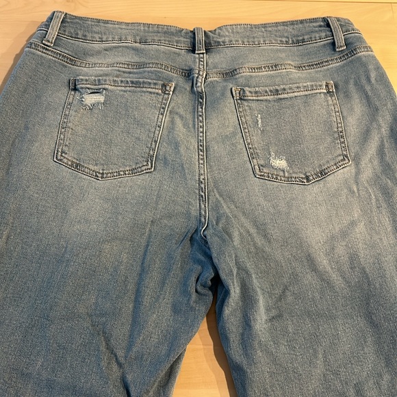 Time and Tru Cropped Boyfriend Mid Rise Jeans 16 - Picture 14 of 14